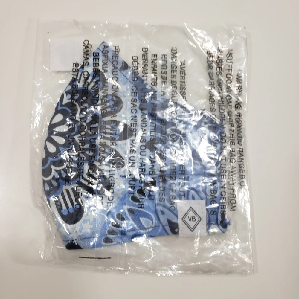 Vera Bradley Fitted Mask Blue Star Medallion